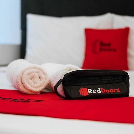 Reddoorz Near Mojokerto Train Station Hotell Eksteriør bilde