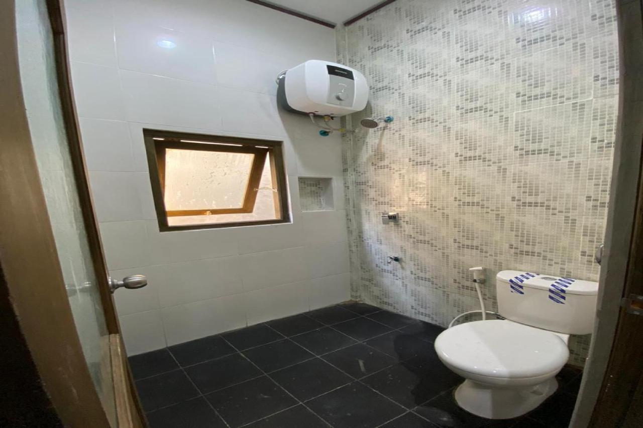 Reddoorz Near Mojokerto Train Station Hotell Eksteriør bilde