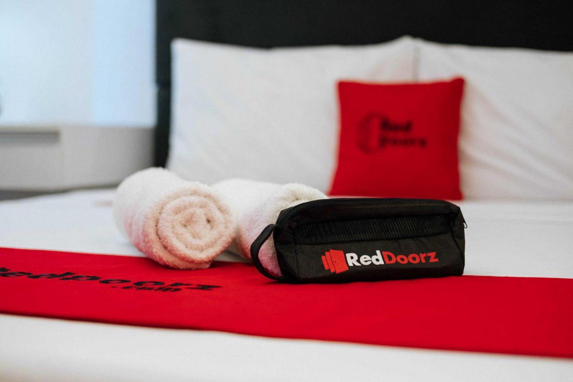 Reddoorz Near Mojokerto Train Station Hotell Eksteriør bilde