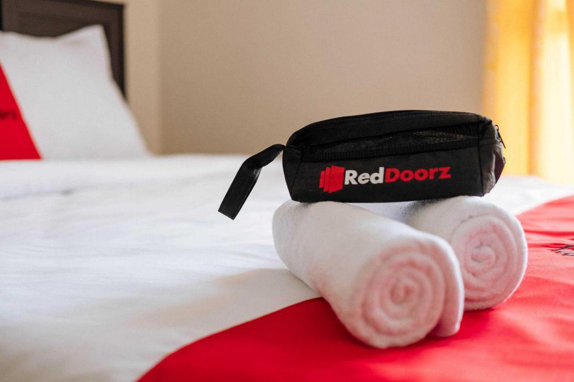 Reddoorz Near Mojokerto Train Station Hotell Eksteriør bilde